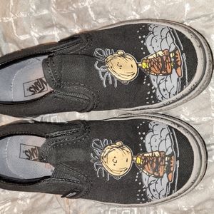 Vans Peanuts Snoopy low tops sneakers size 10.5 kids EUC